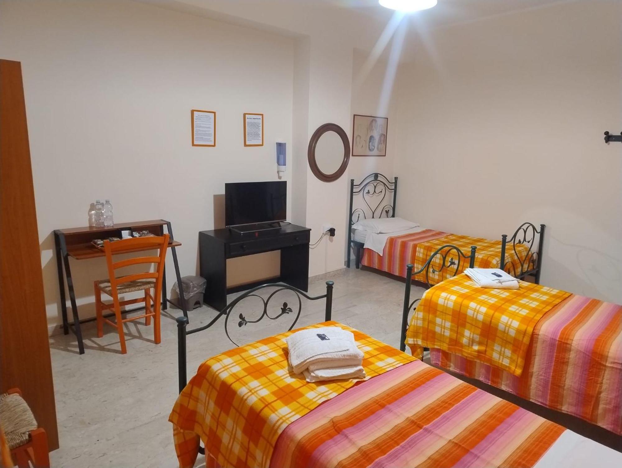 Camera Tripla con Bagno in Comune